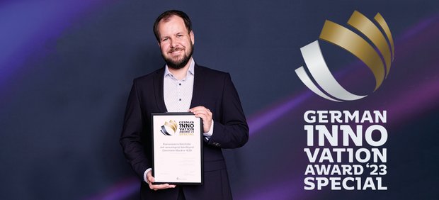 EXCOR – German Innovation Award ceremony Smiling EXCOR employee presents the German Innovation Award certificate